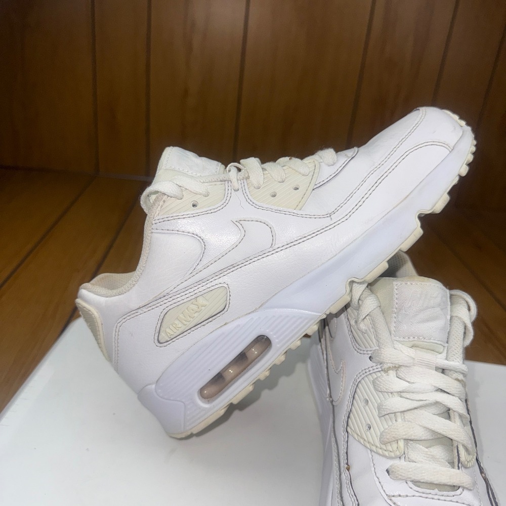 Nike‎ Air Max 90 LTR GS Triple White Leather Sneakers 833412-100 Kids Size 6Y